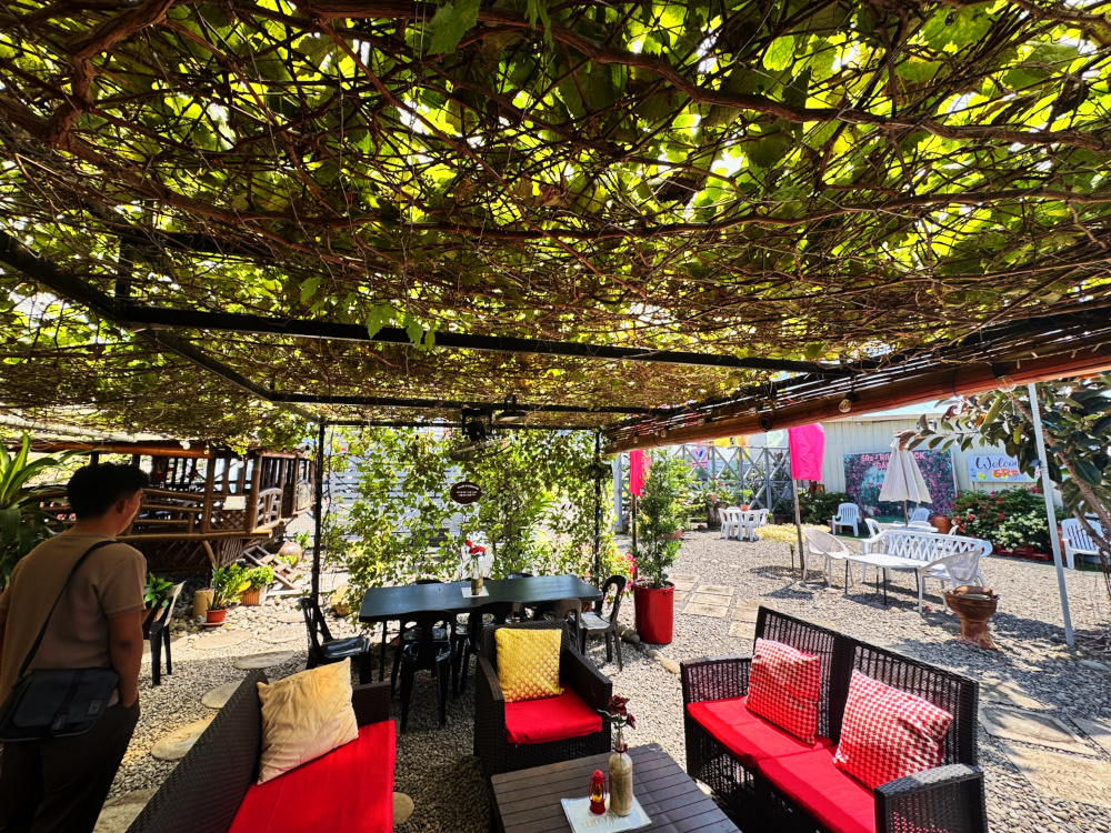 5R’s River Rock Garden: A Must-Visit Resto-Bar in Clarin